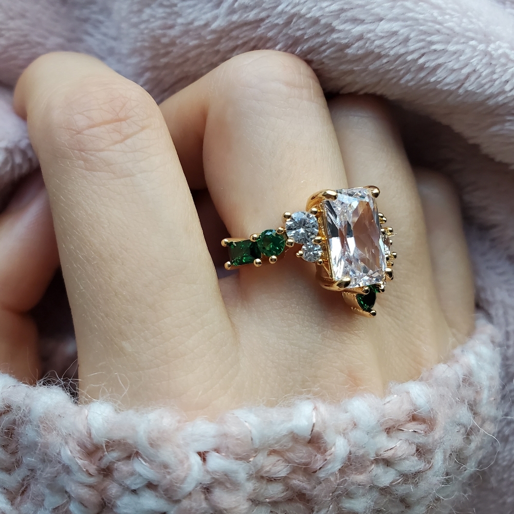 NWT Gorgeous Emerald Cut White Sapphire Ring - Picture 11 of 12